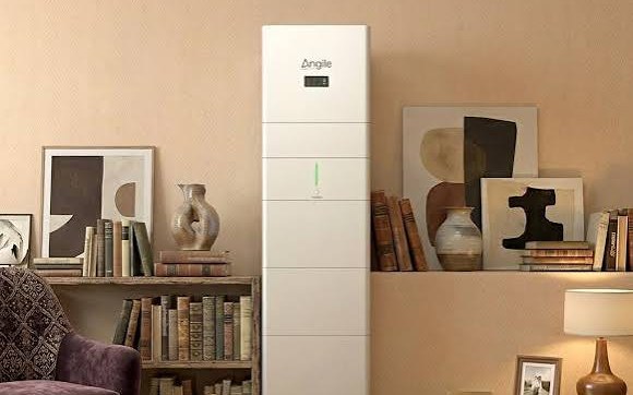 Thuisbatterij in een woonkamer